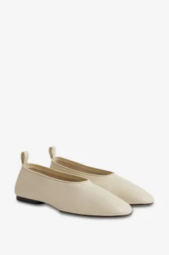 Ballerinas aus Glattleder Bala