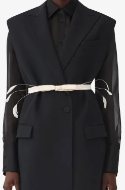 Bindegürtel aus Satin mit Federn