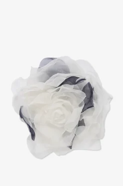 Brosche aus Seidenorganza in Rosenform