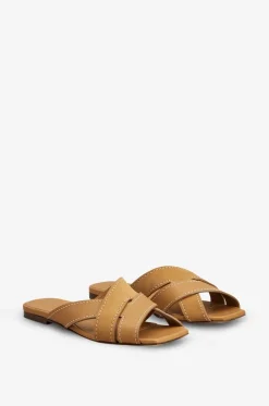 Flache Sandalen aus Leder und Wildleder