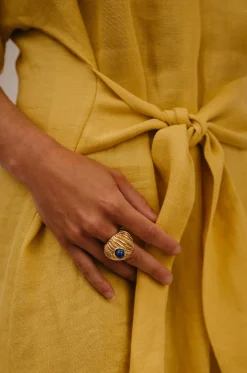 Geriffelter goldener Ring mit Lapislazuli Reef