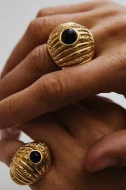 Geriffelter goldener Ring mit Onyx Reef
