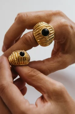 Geriffelter goldener Ring mit Onyx Reef