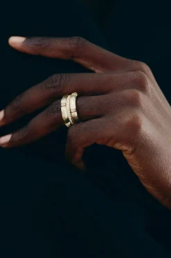 Goldring mit Diamanten und Kristall Iris
