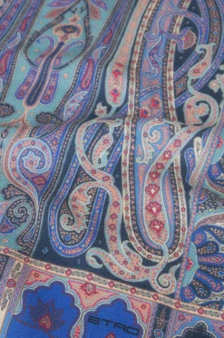 Kaschmir- und Seidenschal mit Paisleyprint