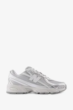 Materialmix-Schnürsneakers mit Metallic-Details 740