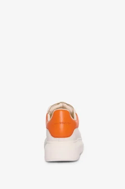 Niedrige Glattleder-Sneakers mit genarbtem Leder Oversized