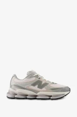 Niedrige Materialmix-Schnürsneakers 2000