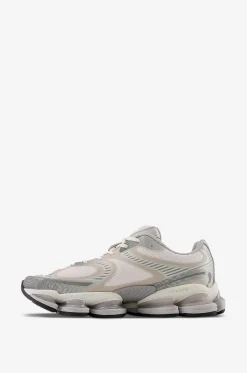 Niedrige Materialmix-Schnürsneakers 2000