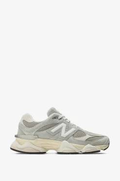Niedrige Schnür-Sneakers aus Mesh und Wildleder 9060
