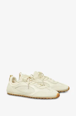 Niedrige Sneakers aus Wildleder und Mesh Field