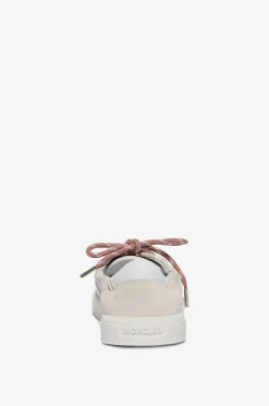 Niedrige Sneakers mit Schnürung aus Leder und Wildleder Vera