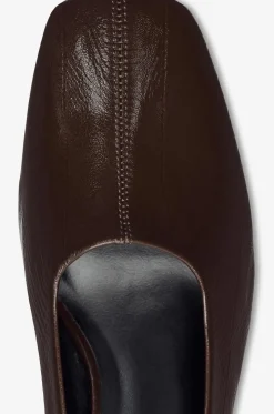 Pumps mit Blockabsatz aus Lackleder in Crinkle-Optik Inez 35