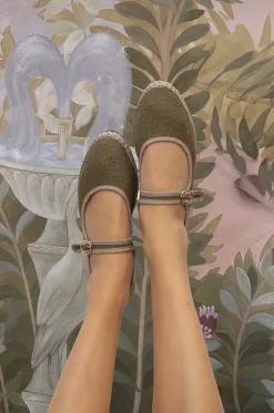 Riemchenballerinas mit runder Kappe aus Leinencanvas Zuihitsu