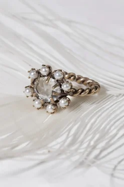 Ring mit Kristallen und Perlen Chiffon