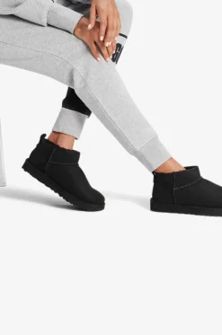 Shearling-gefütterte Wildlederstiefeletten W Classic Ultra Mini