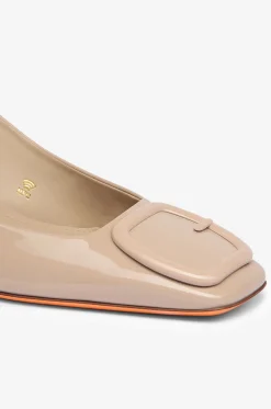 Slingback-Pumps aus Lackleder mit Blockabsatz und Schnalle 50